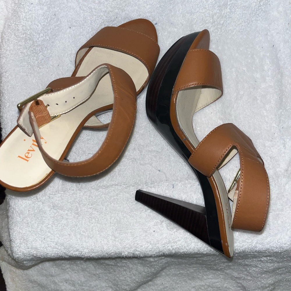 Platform shoes made with comfort in mind! - Picture 3 of 5